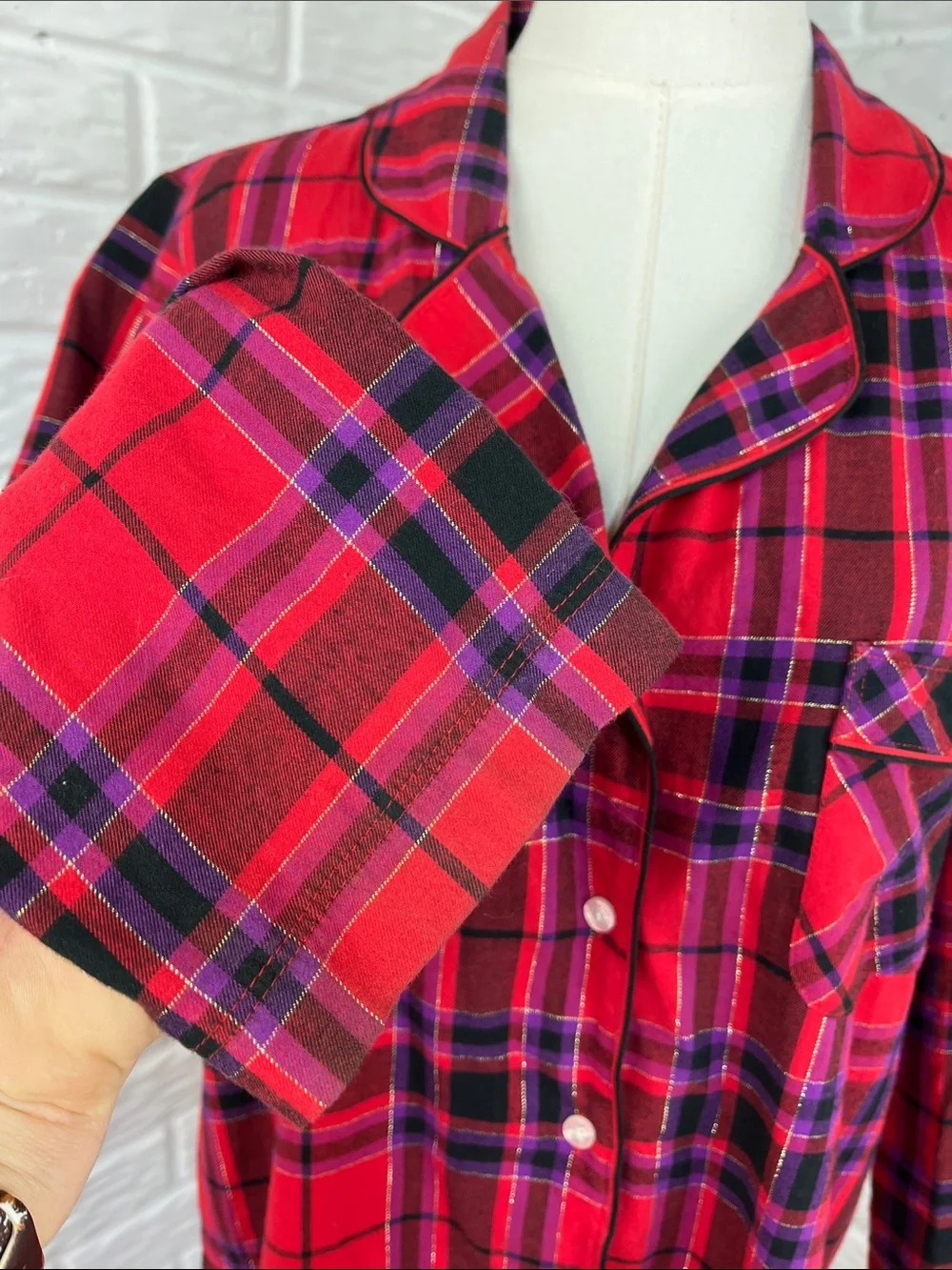 VICTORIA’S SECRET RED PLAID SLEEP SHIRT SZ MD AND OTR FUZZY SLIPPERS SZ 7-8